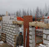 Кладка стен второго этажа из газобетона