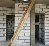 Закончили забор и внутренние перегородки
