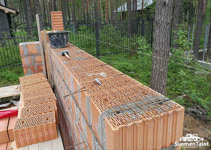 Кладка кирпича SuomenTalot